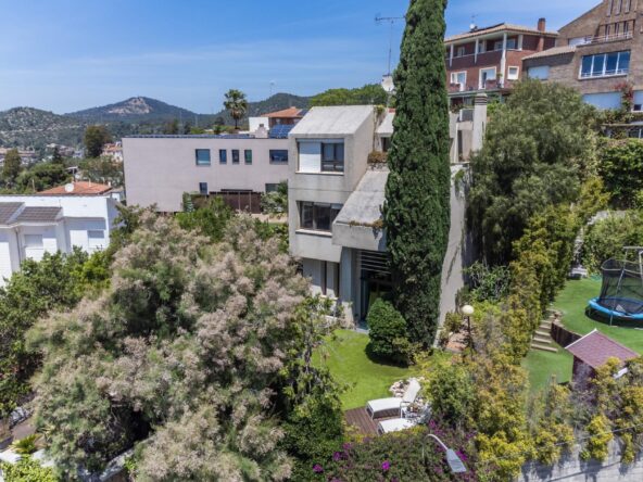 Exclusiva Villa en venta en Esplugues de Llobregat a tan sólo 5 km de Barcelona.