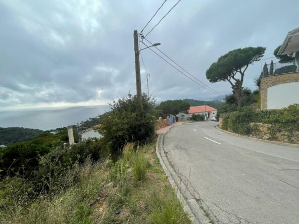 Parcela con vistas al mar con proyecto en Font Sant Llorenç