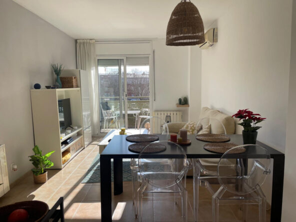 Encantador y luminoso piso en Girona, con todos los servicios a un paso.