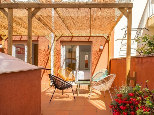 Luminoso apartamento a pocos metros de la playa de Roses / Remax Brava