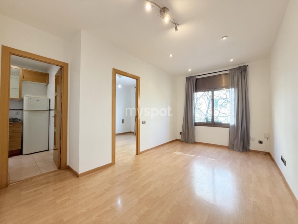 Encantador piso de dos habitaciones junto a la Sagrada Familia