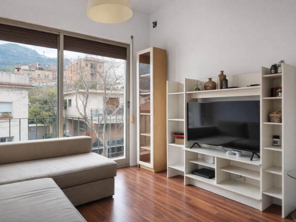 Piso de 3 habitaciones con balcón, sol de mañanas y estancias exteriores