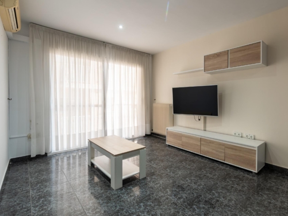 Amplio y Luminoso Piso en el Centro de Figueres con Terraza de uso privado.