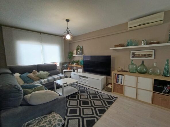 CASA CON GARAJE EN LA PLANA