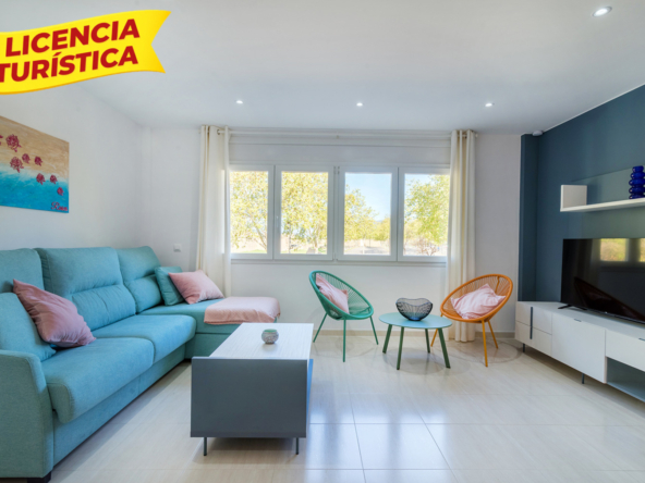 Luminoso apartamento a pocos metros de la playa de Roses / Remax Brava