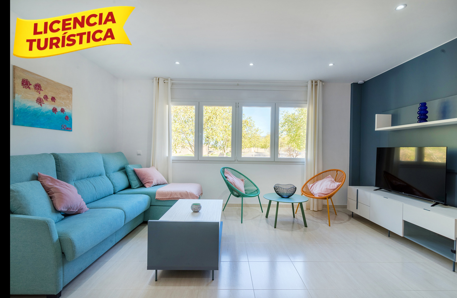 Luminoso apartamento a pocos metros de la playa de Roses / Remax Brava