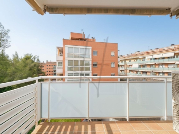 EXCELENTE VIVIENDA EN LA ZONA RESIDENCIAL "NO TIENE PARKING"