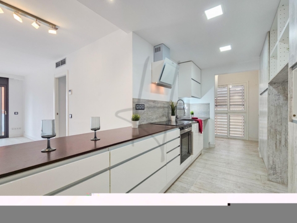 EXCELENTE VIVIENDA EN LA ZONA RESIDENCIAL "NO TIENE PARKING"