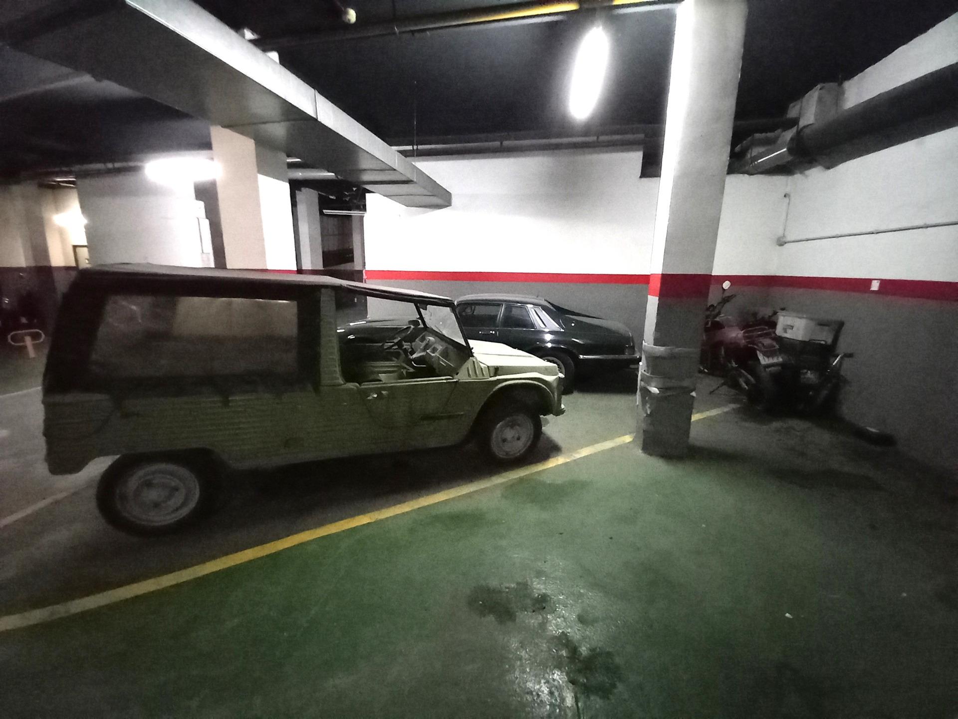 GRAN PARKING DOBLE EN SANTS