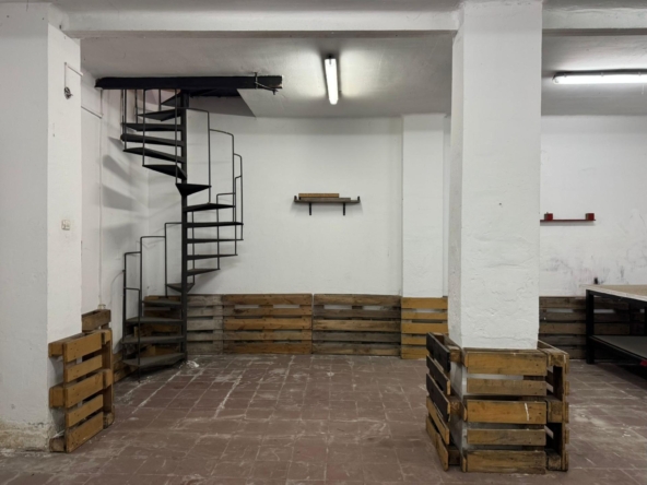 Local comercial de 120 m² en dos plantas a pie de calle en La Llagosta.