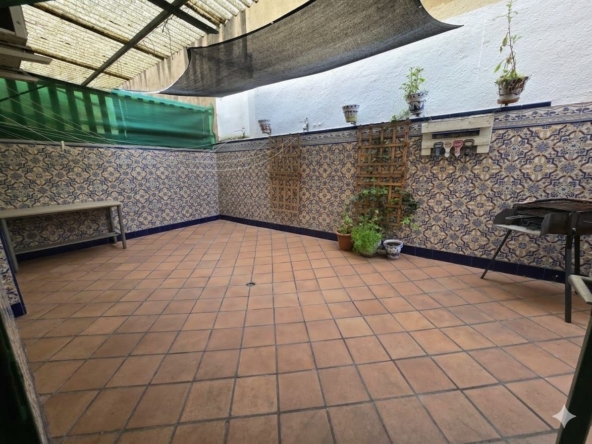 Planta baja familiar con gran terraza privada cerca del centro