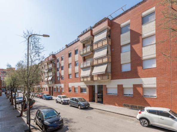 Tu propio oasis en Mollet: piso con gran terraza privada y barbacoa
