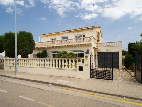 Casa a cuatro vientos a 200 m de la playa de Riells