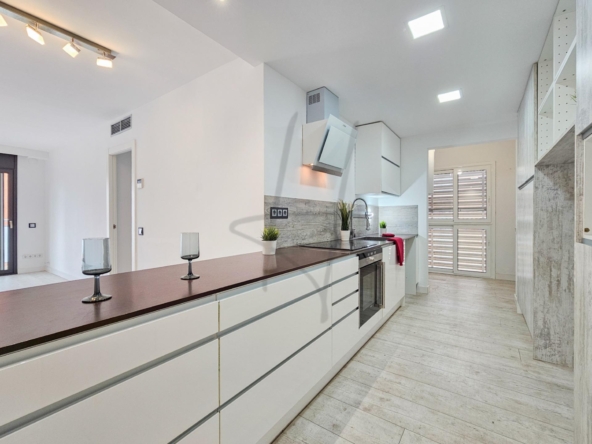 EXCELENTE VIVIENDA EN LA ZONA RESIDENCIAL "NO TIENE PARKING"