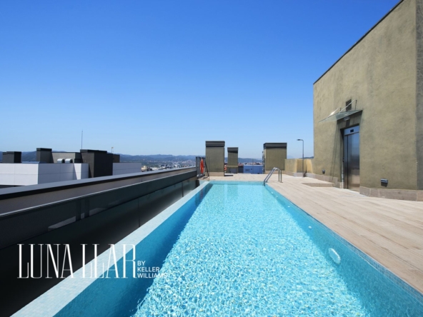 Piso con terraza y vistas en Cornellà de Llobregat