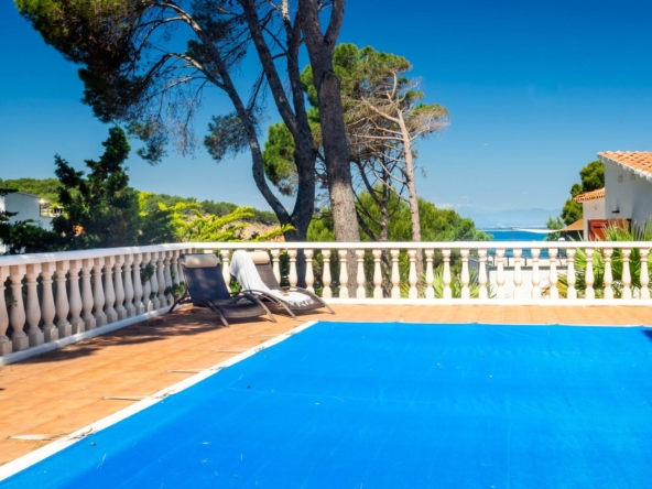 Casa con encanto, piscina privada, licencia turística y vistas a Illa Mateua