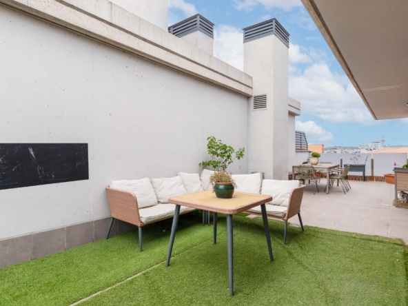 El ático que estabas esperando: Terraza de 40m², piscina y sol todo el día junto al centro