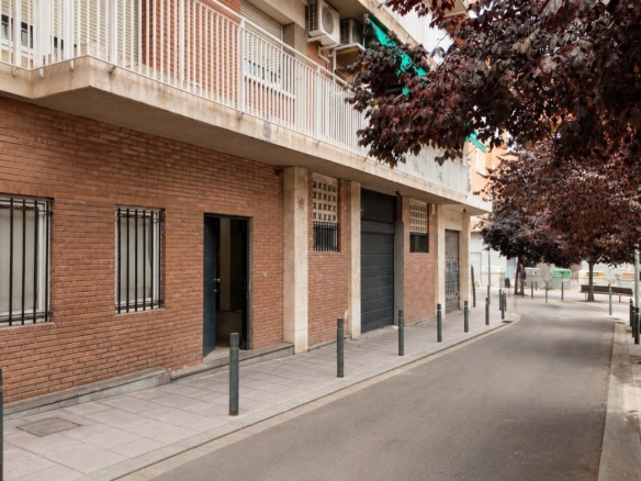 Local-almacén de 200 m² con acceso para vehículos en Horta-Guinardó