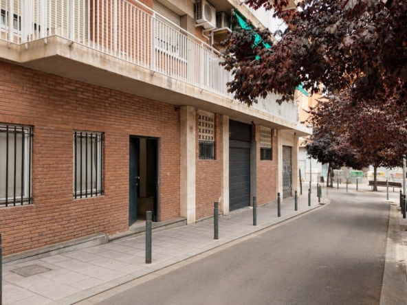 Local-almacén de 200 m² con acceso para vehículos en Horta-Guinardó