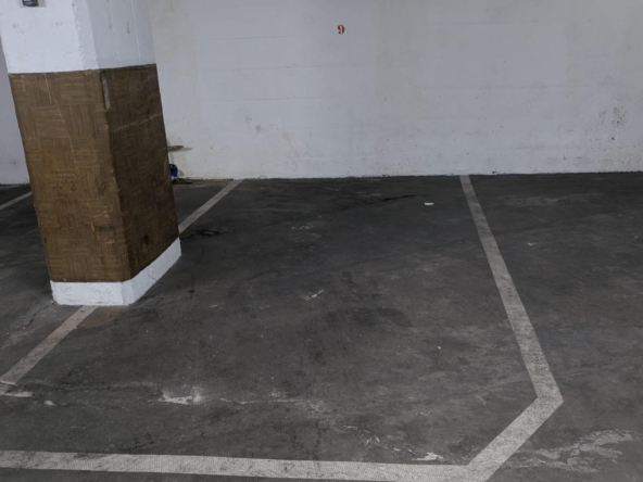Plaza de parking para coche pequeño en Compte Urgell