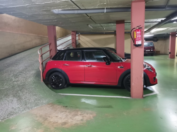 Parking para coche pequeño o moto