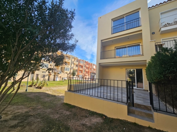 CASA OBRA NUEVA  CERCA PLAYA Y CON PISCINA COMUNITARIA(EMPURIABRAVA)