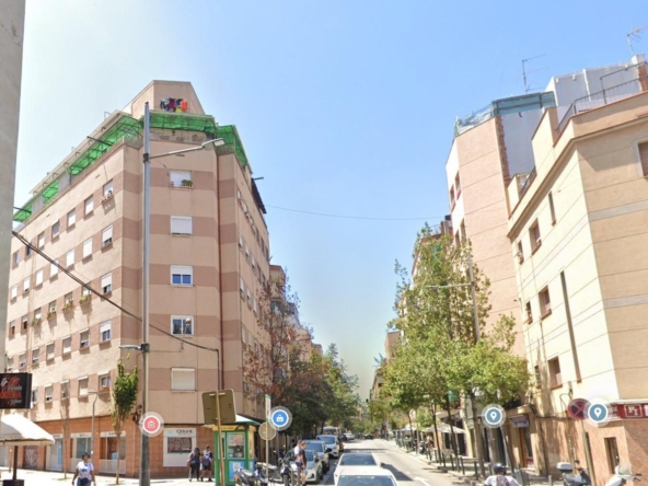 Acogedor Ático en La Torrassa, Hospitalet de Llobregat por solo €75,000