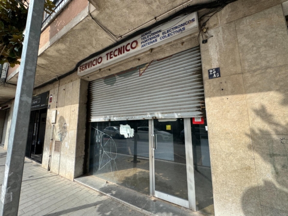 Oportunidad en Martorell: Local comercial versátil y con potencial.