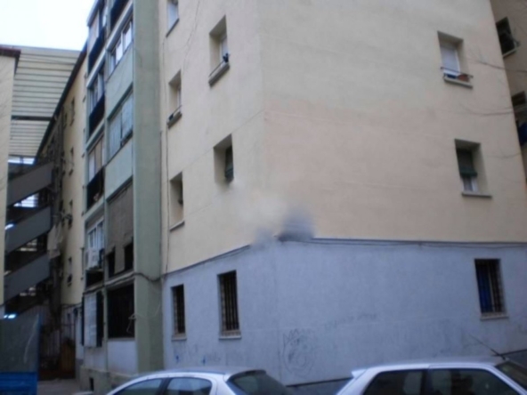OPORTUNIDAD INVERSORES: Casa Adosada con Gran Potencial Urbanístico en Badalona