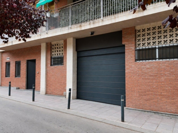 Local-almacén de 200 m² con acceso para vehículos en Horta-Guinardó