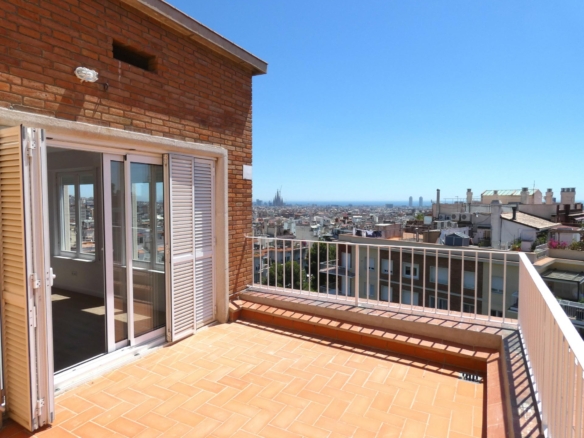 Espectacular Ático-Dúplex de 236m² con Vistas Panorámicas en Sant Gervasi-Galvany