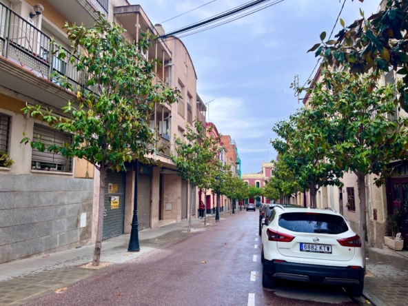 Plazas de parking en venta en Martorell junto RENFE (varias opciones)