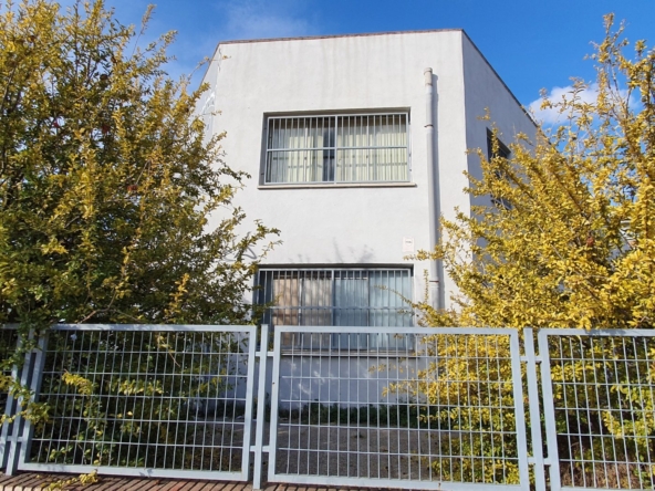 Nave industrial en alquiler en Esplugues de Llobregat - Barcelona.