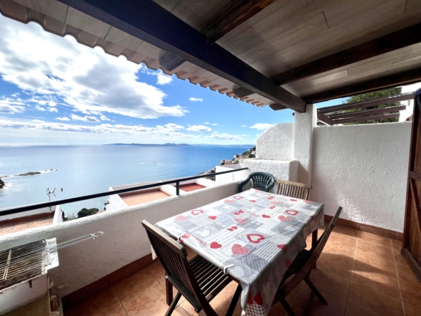 Casa con vistas al mar en Canyelles