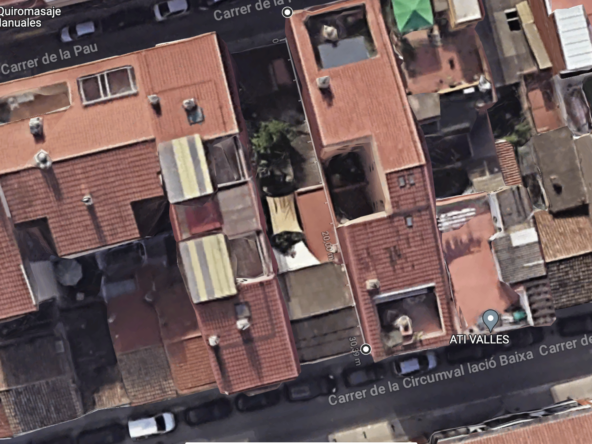 Casa en venta en Cerdanyola para edificación de 6 pisos de obra nueva