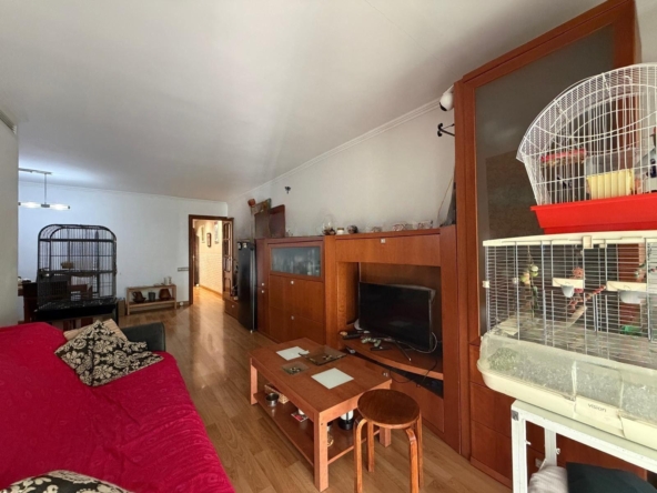 ¡Amplio piso de 4 habitaciones en Viladecans!