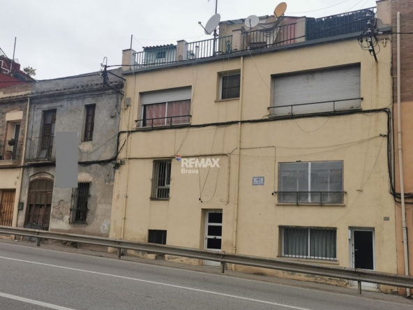 Cardedeu (Barcelona) | Edificio con rentabilidad inmediata y elevado potencial de desarrollo