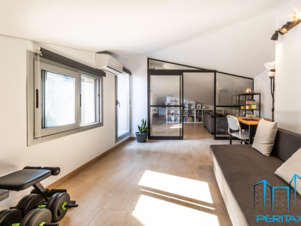 Ático dúplex de 120 m² con terraza íntima y vistas despejadas — C/ Tres Creus, Sabadell