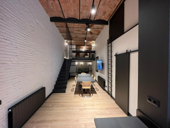 Loft  de Luxe doble altura con bóveda catalana en el corazón del Barrio de Gracia