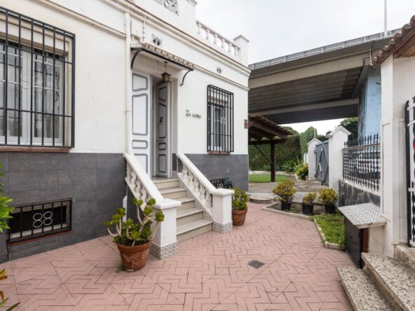 "Casa a tres vientos todo en planta baja y con enorme jardín privado en Montcada i Reixac