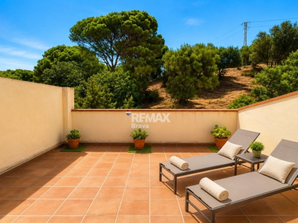 Vilajuïga | Exclusivo dúplex con espectaculares terrazas, vistas panorámicas y plaza de parking