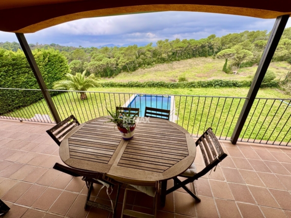 Sant Julià de Ramis · Golf Girona | Villa con piscina y vistas al campo de golf a 15 minutos de Girona