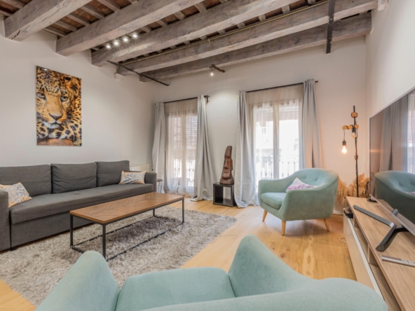 Exclusivo piso reformado con Encanto Histórico junto a La Rambla y La Boquería