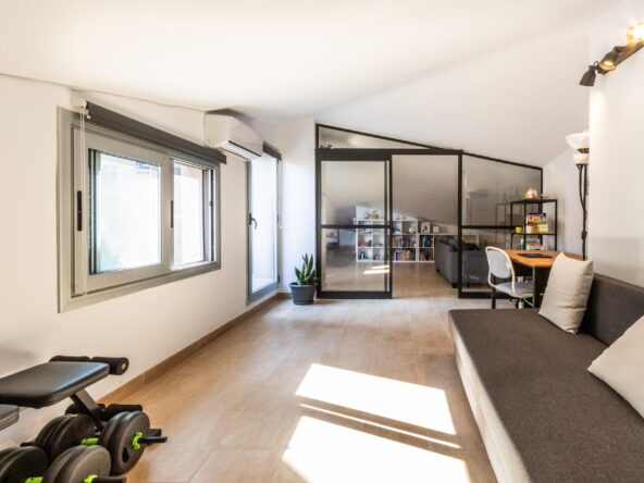 Ático dúplex de 120 m² con terraza íntima y vistas despejadas — C/ Tres Creus, Sabadell