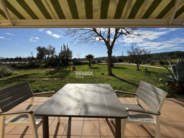 Costa Brava | Albons : Exclusiva finca con piscina, jardín y vivienda independiente para invitados