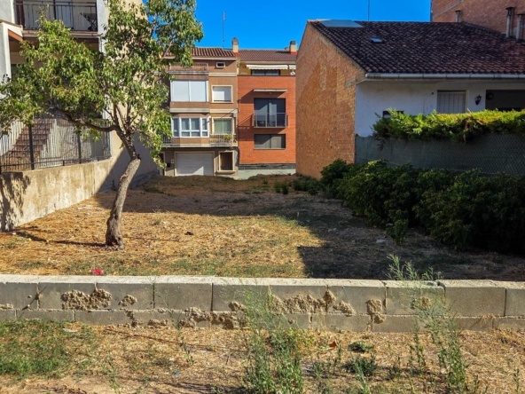Terreno completamente llano y acceso por dos calles,  en Navarcles