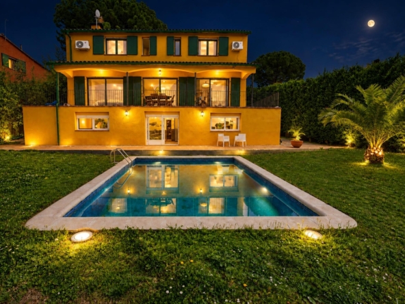 Sant Julià de Ramis · Golf Girona | Villa con piscina y vistas al campo de golf a 15 minutos de Girona
