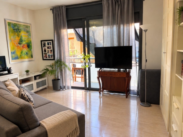 Blanes | Estudio reformado en el centro, a 300 metros de la playa