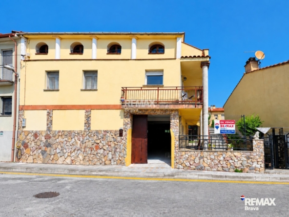 Amer | Exclusiva vivienda familiar de 6 habitaciones con piscina privada