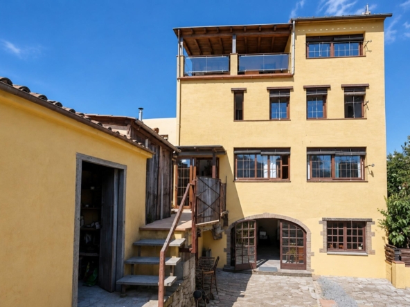 Exclusivo conjunto en el corazón de Begur | Restaurante con encanto + vivienda triplex